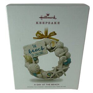 NIB A Day at the Beach Hallmark Keepsake Ornament 2018 QG02166 Seashell Wreath